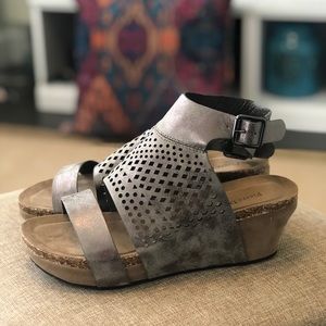 Brand New pewter Pierre Dumas Wedge Sandal Sz 9